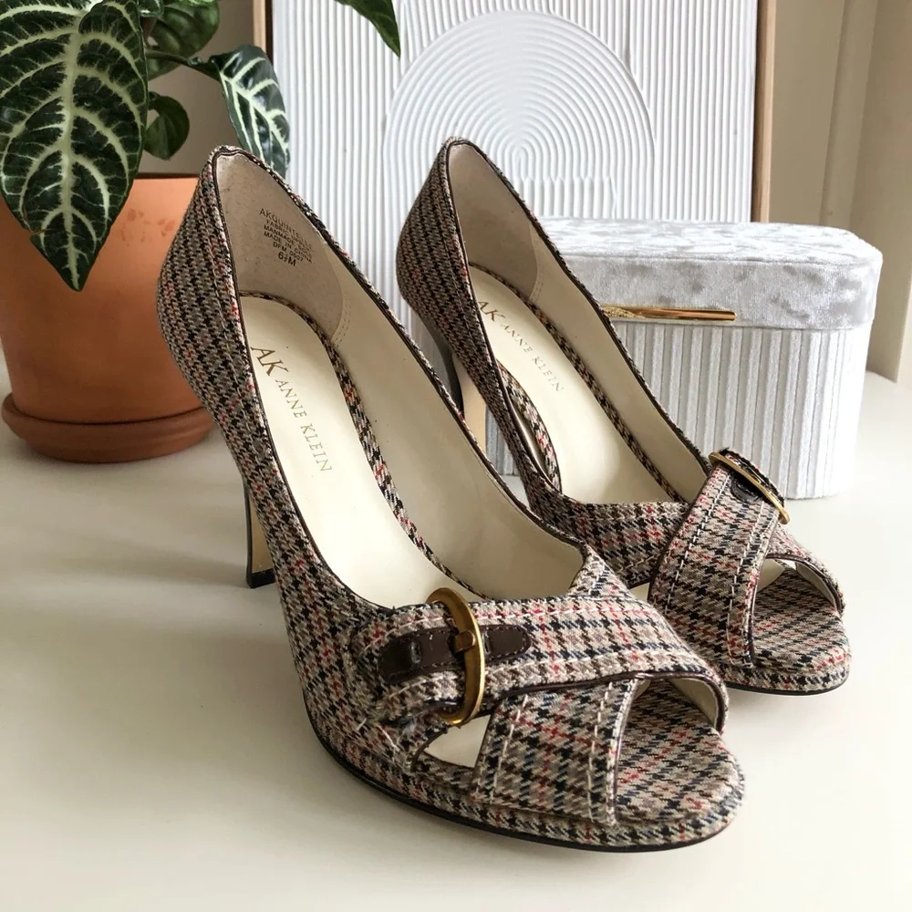AK Anne Klein Plaid Houndstooth Heel Pump Brown Tan Gold Brass hardware size 6.5 - Picture 5 of 16